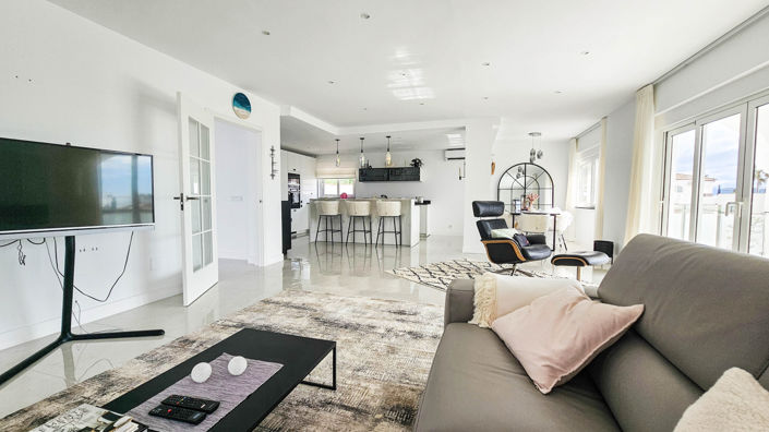 Image No.3-4 Bed Villa for sale