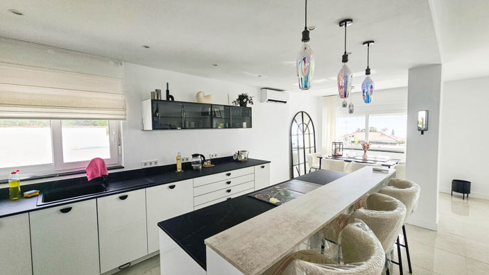 Image No.8-4 Bed Villa for sale