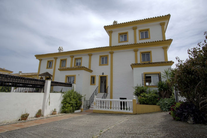 Image No.1-4 Bed House for sale