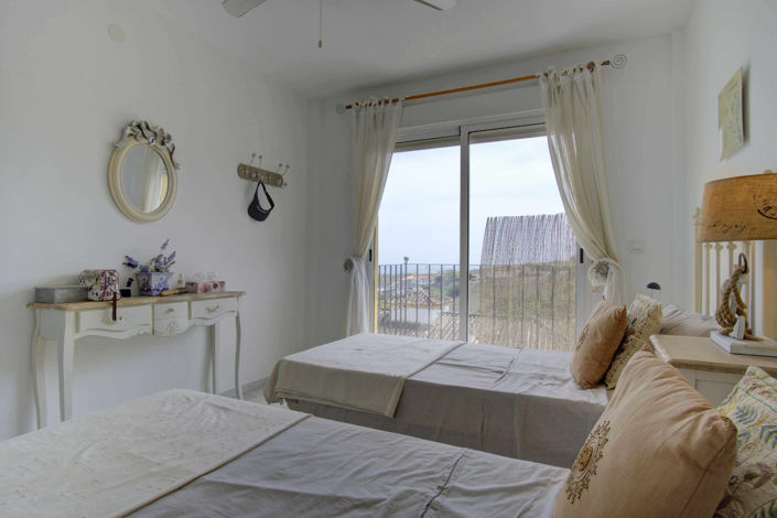 Image No.16-4 Bed House for sale