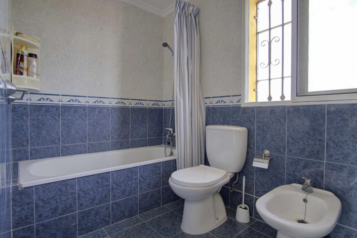 Image No.20-4 Bed House for sale