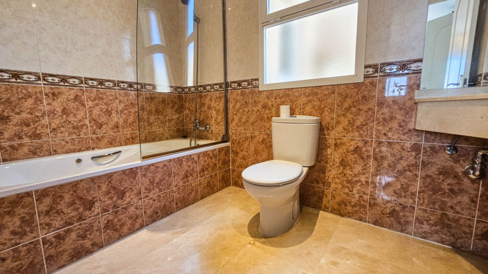 Image No.15-4 Bed House for sale