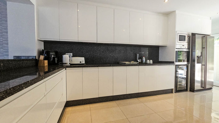 Image No.2-4 Bed House for sale