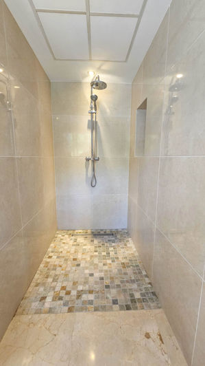 Image No.20-4 Bed House for sale