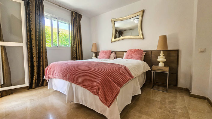 Image No.24-4 Bed House for sale