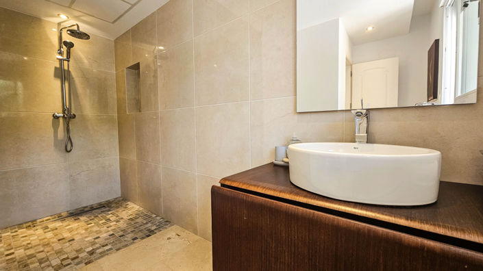 Image No.4-4 Bed House for sale