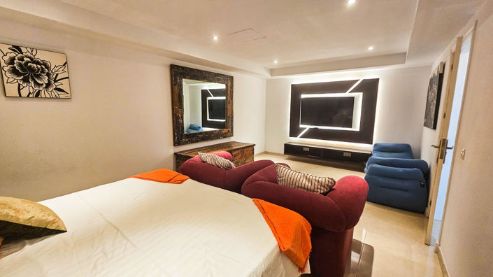 Image No.6-4 Bed House for sale