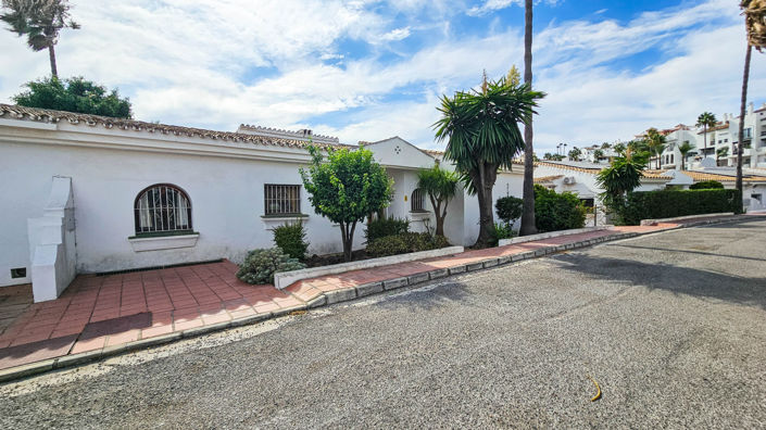 Image No.1-3 Bed Villa for sale