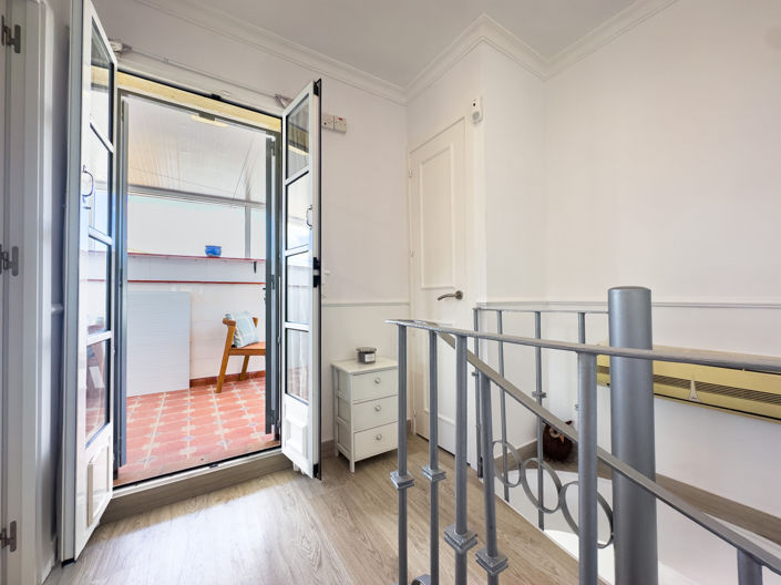 Image No.17-2 Bed Property for sale