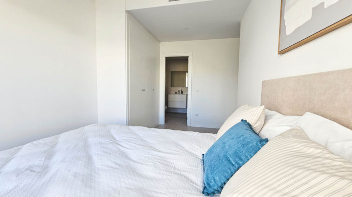 Image No.10-3 Bed Property for sale