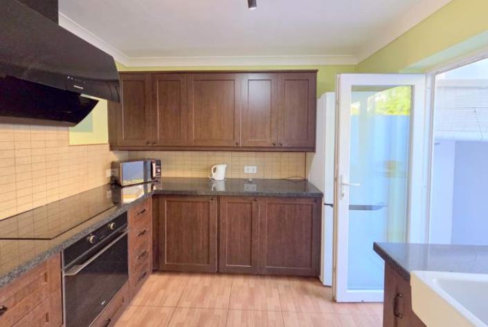 Image No.10-3 Bed House for sale