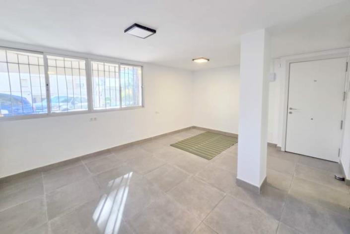 Image No.4-Studio for sale