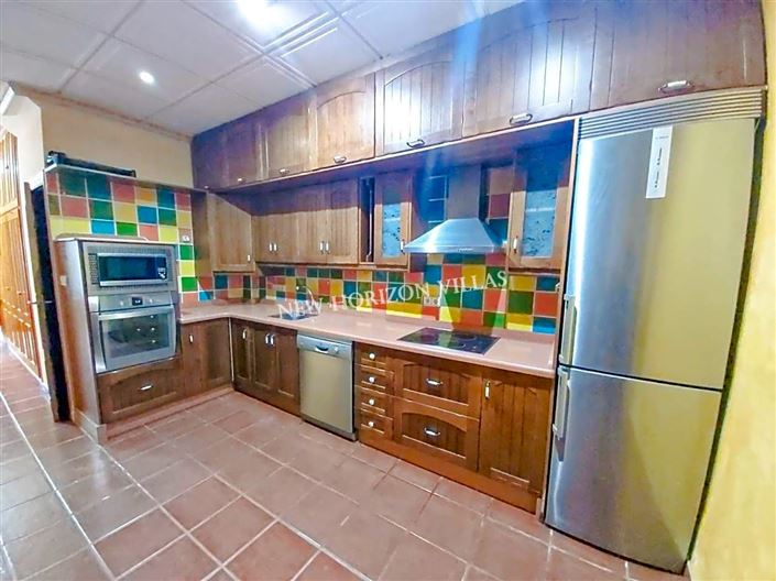 Image No.1-4 Bed Property for sale