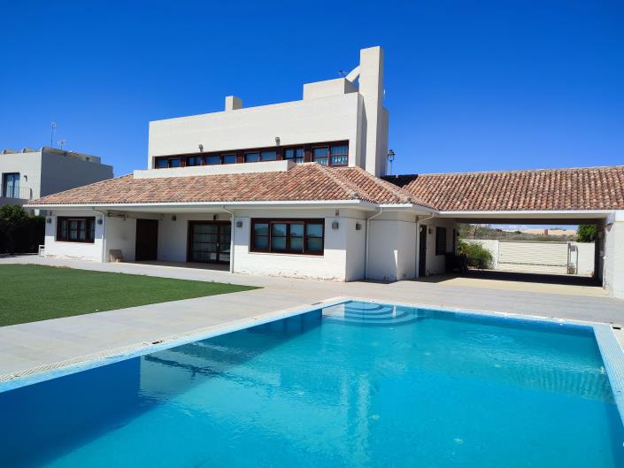 Image No.2-4 Bed Villa for sale