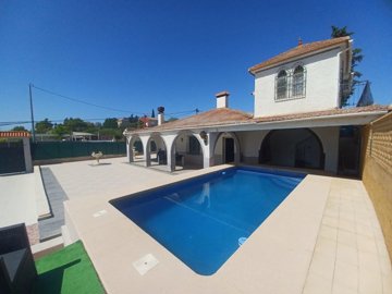 4 Bed Villa for sale