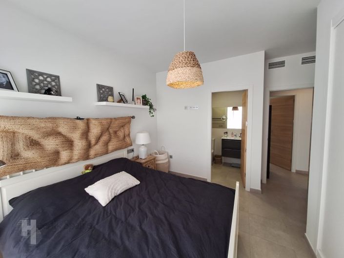 Image No.20-3 Bed Apartment for sale