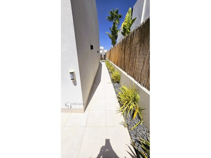 Image No.25-3 Bed Apartment for sale