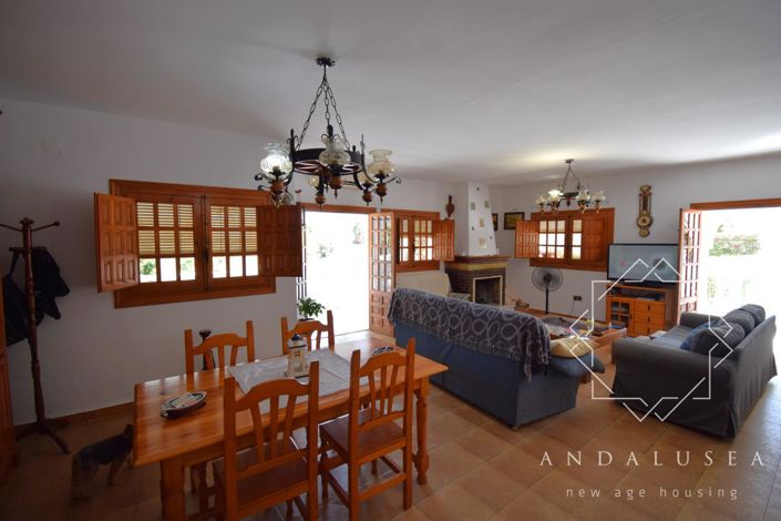 Image No.12-3 Bed Property for sale