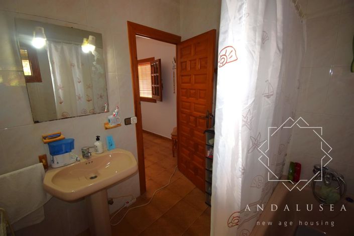 Image No.27-3 Bed Property for sale