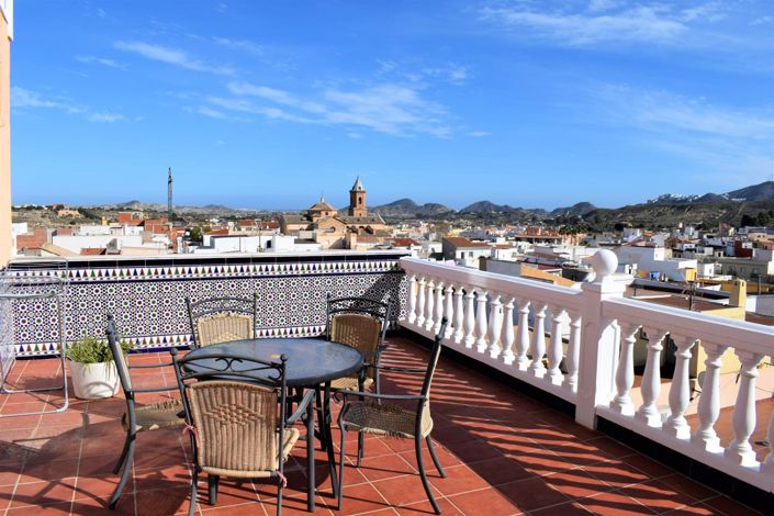 Image No.1-6 Bed Property for sale