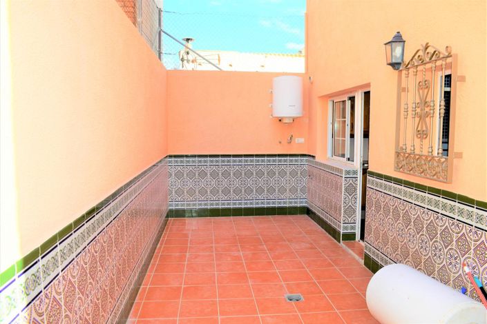 Image No.15-6 Bed Property for sale