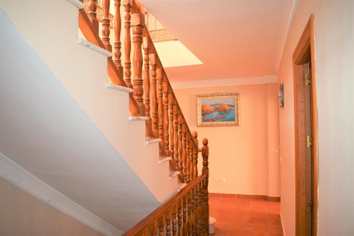 Image No.16-6 Bed Property for sale