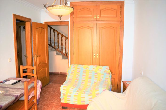 Image No.19-6 Bed Property for sale