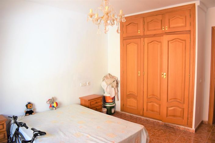 Image No.23-6 Bed Property for sale