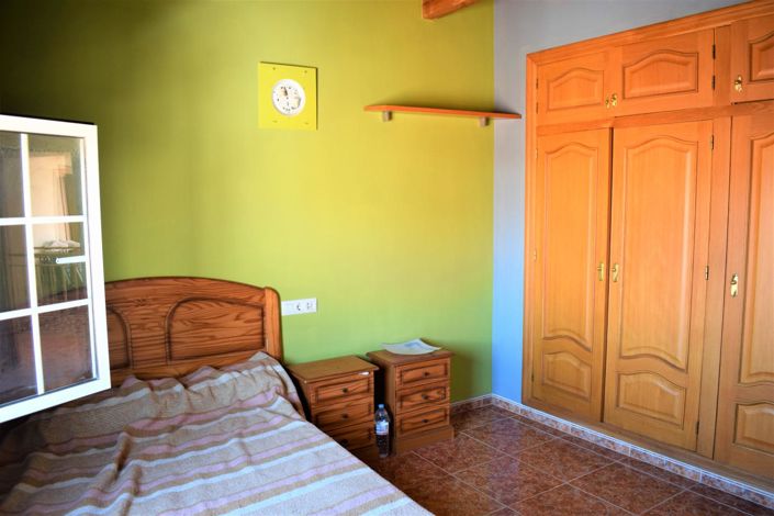 Image No.25-6 Bed Property for sale