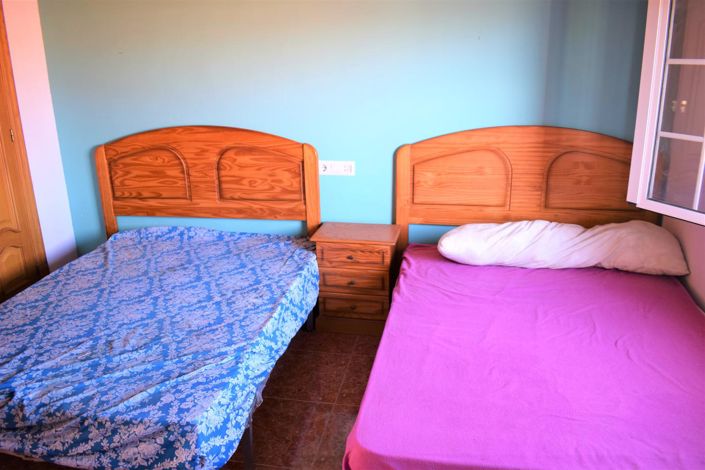 Image No.27-6 Bed Property for sale