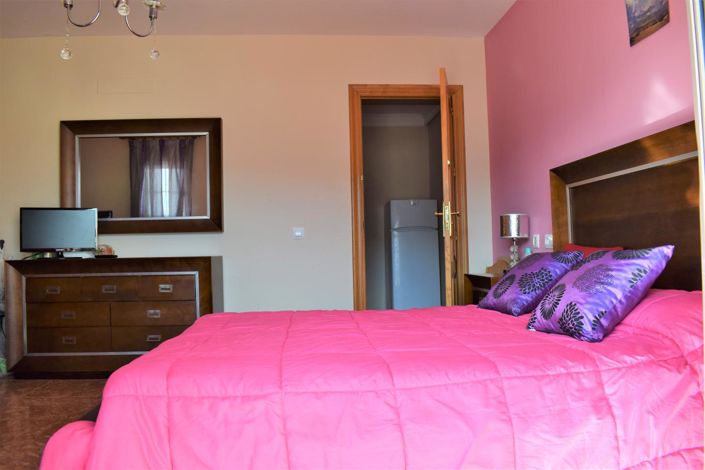 Image No.29-6 Bed Property for sale