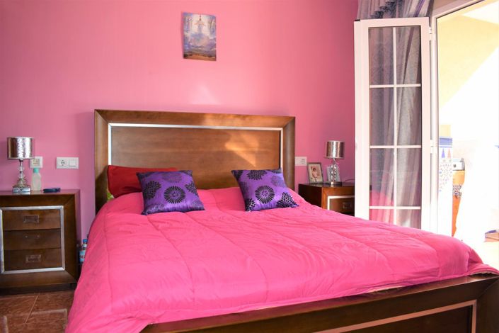 Image No.30-6 Bed Property for sale