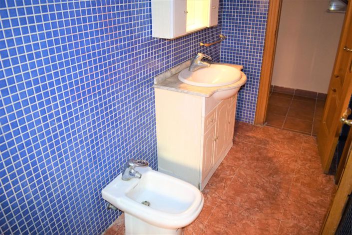 Image No.31-6 Bed Property for sale