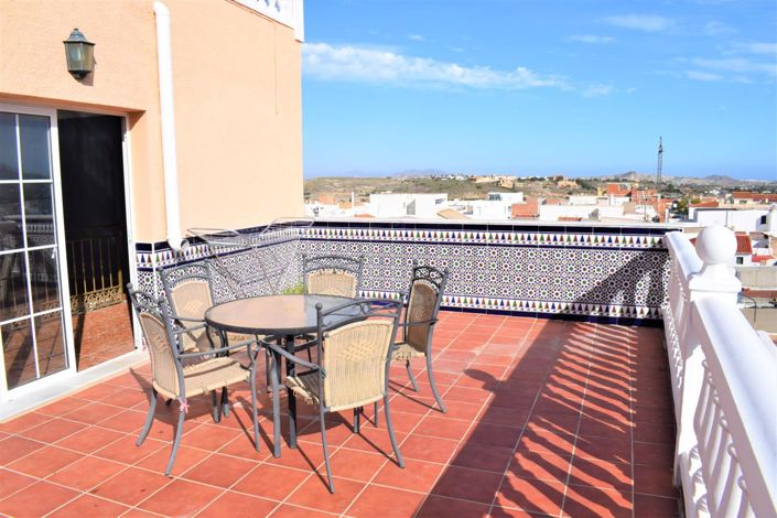 Image No.37-6 Bed Property for sale