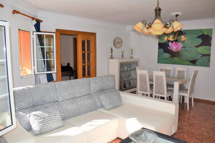 Image No.9-6 Bed Property for sale