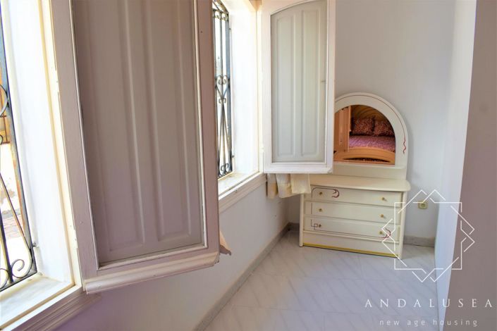 Image No.30-4 Bed Property for sale