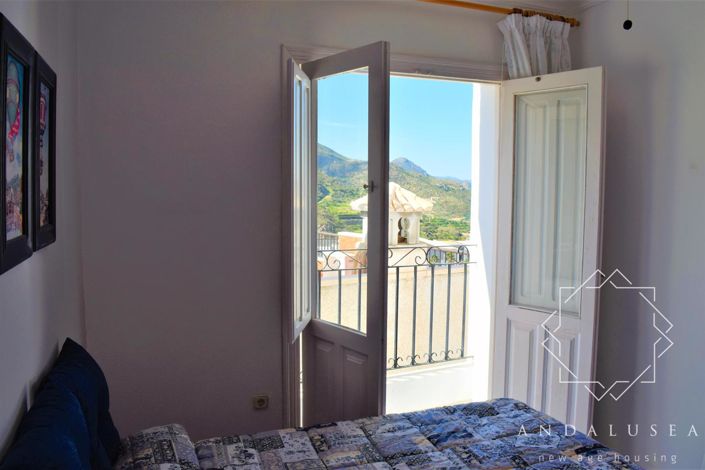 Image No.32-4 Bed Property for sale