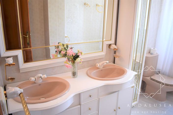 Image No.33-4 Bed Property for sale