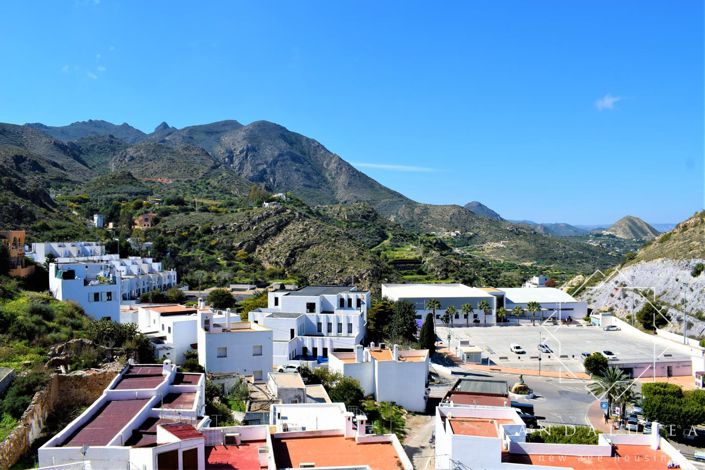 Image No.40-4 Bed Property for sale