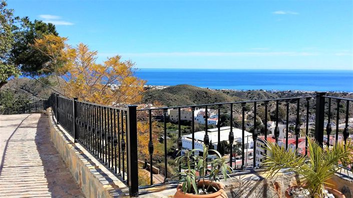 Image No.47-4 Bed Property for sale