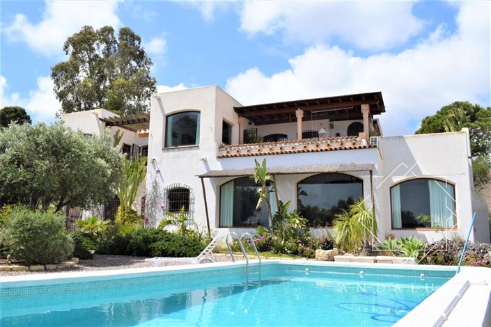 Image No.3-5 Bed Property for sale