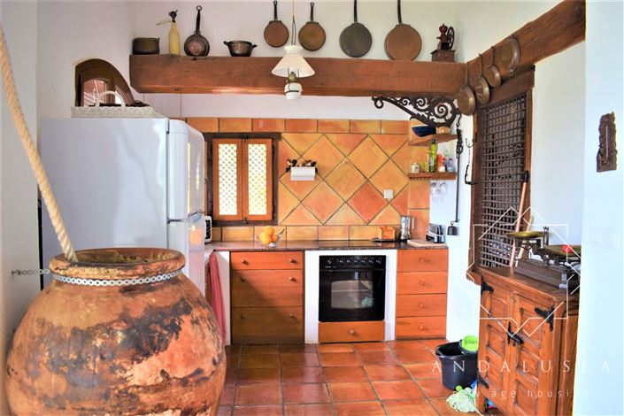 Image No.14-5 Bed Property for sale