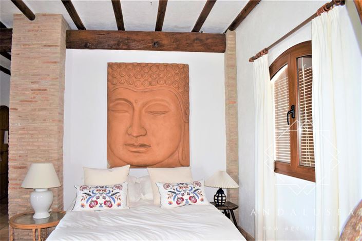 Image No.17-5 Bed Property for sale