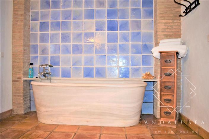 Image No.21-5 Bed Property for sale