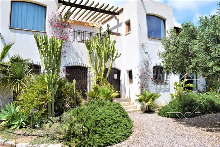 Image No.22-5 Bed Property for sale