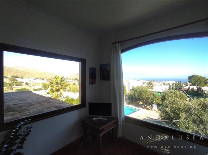 Image No.24-5 Bed Property for sale