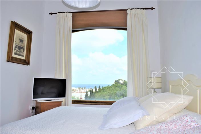 Image No.34-5 Bed Property for sale