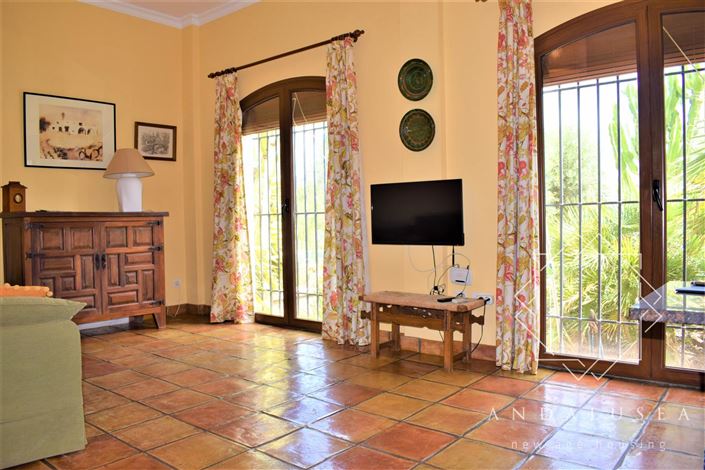 Image No.42-5 Bed Property for sale