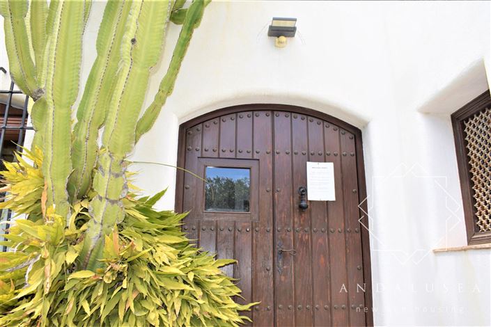 Image No.60-5 Bed Property for sale