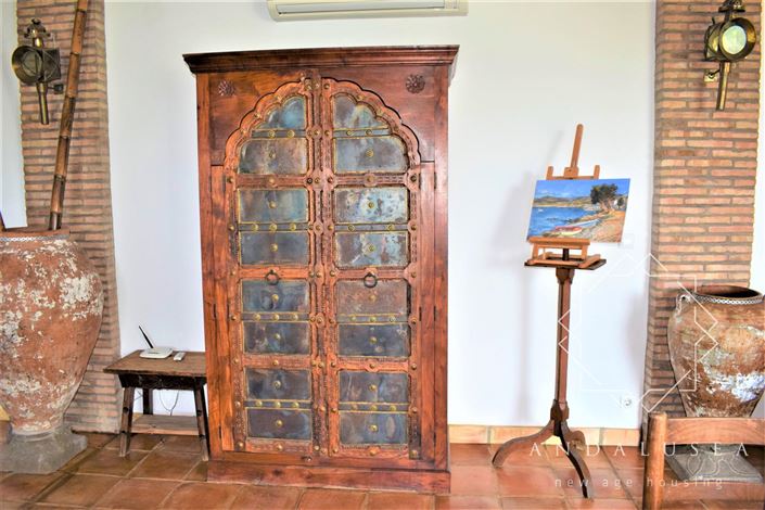 Image No.10-5 Bed Property for sale